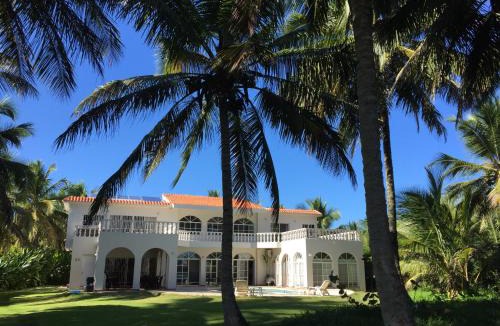 Cabrera Bed & Breakfast | Baoba Breeze Bed & Breakfast- beachfront paradise