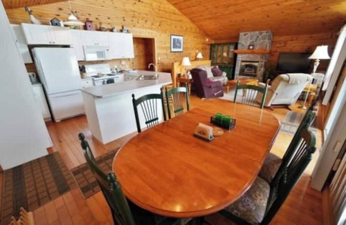 Highland Grove Cottage | Baptiste Lakehouse - A Lakefront Paradise!