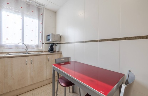 L'Aldea Apartment | 'Bapu' Apartment with Balcony and Wi-Fi