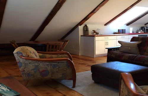 Town Hill Apartment | Bar Harbor Suite Under The Eaves