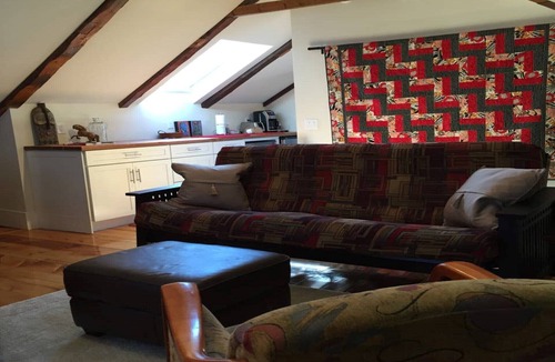 Town Hill Apartment | Bar Harbor Suite Under The Eaves