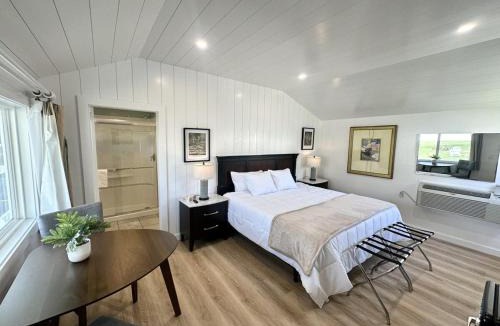 Hulls Cove Hotel | Bar Harbor Suite