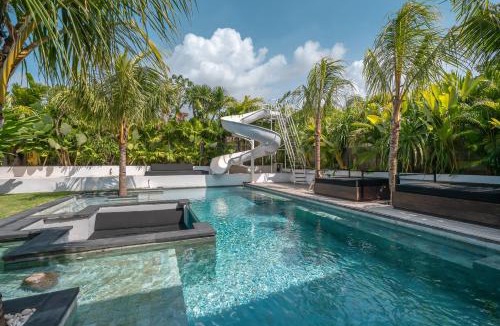 Umalas Villa | Barabuda - Impressive 6-Bedroom Villa with Jacuzzi and Slide!