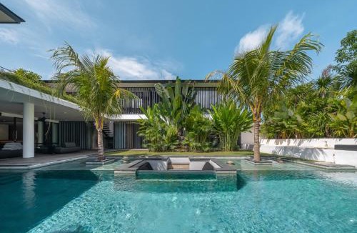 Umalas Villa | Barabuda - Impressive 6-Bedroom Villa with Jacuzzi and Slide!