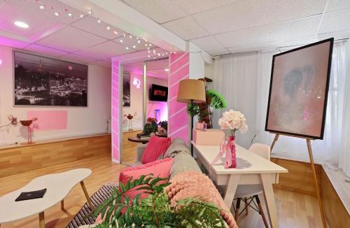 Midtown Sacramento Apartment | Barbiecore Dream Pad in Sacramento