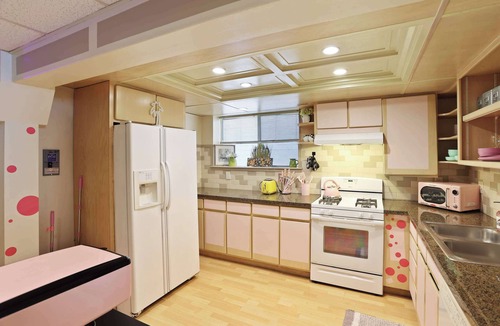 Midtown Sacramento Apartment | Barbiecore Dream Pad in Sacramento!