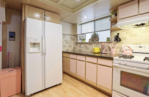 Midtown Sacramento Apartment | Barbiecore Dream Pad in Sacramento!