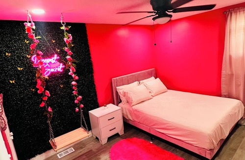 East Lansdowne Apartment | barbies pink fantasy