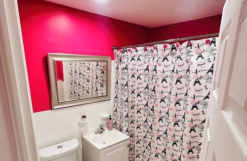 East Lansdowne Apartment | barbies pink fantasy