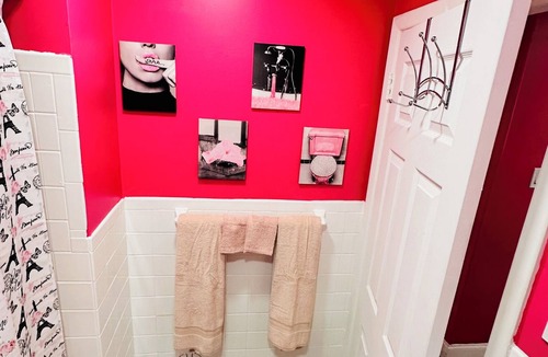 East Lansdowne Apartment | barbies pink fantasy