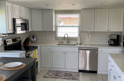Flor-a-mar House | Barb’s Bungalow! Lakefront with golf cart