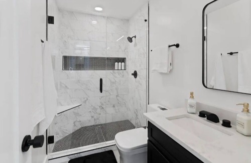 Athens House | Barcade Bungalow - Modern West Athens Hideaway