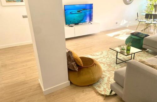 Navas Apartment | Barcelona Chic Apartments- Free Parking - 10 min BCN center by metro