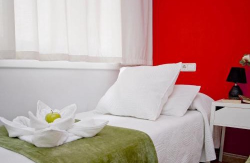 El Putget i Farro House | Barcelona City North Hostal