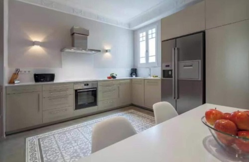Dreta de l'Eixample Apartment | Barcelona Classic – Elegant City-Center Apartment in Eixample