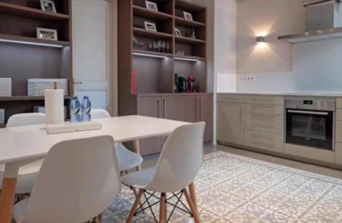 Dreta de l'Eixample Apartment | Barcelona Classic – Elegant City-Center Apartment in Eixample