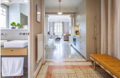 Dreta de l'Eixample Apartment | Barcelona Classic – Elegant City-Center Apartment in Eixample