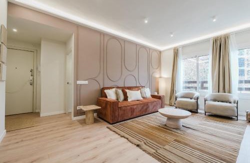La Maternitat i Sant Ramon Apartment | Barcelona Stadium Luxury Apartment