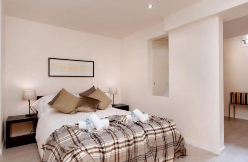 El Putget i Farro Apartment | BarcelonaForRent Urban Town Suites