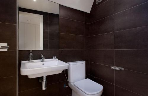 El Putget i Farro Apartment | BarcelonaForRent Urban Town Suites