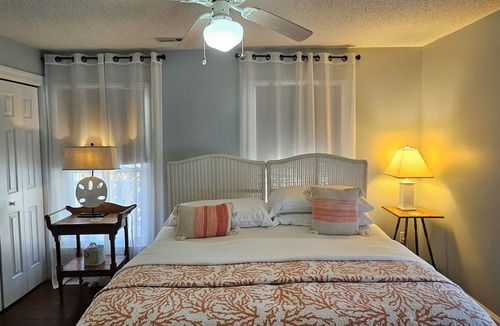 Northeast Virginia Beach Bed & Breakfast | Barclay Cottage