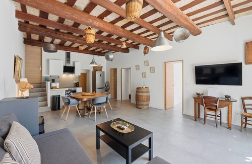 Saint-Bauzille-de-Montmel Apartment | Bardelours 2 Pic Saint-Loup Bike Base Terrace