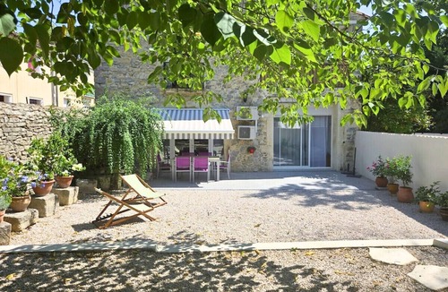 Saint-Bauzille-de-Montmel Apartment | Bardelours 2 Pic Saint-Loup Bike Base Terrace