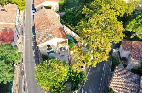 Saint-Bauzille-de-Montmel Apartment | Bardelours 2 Pic Saint-Loup Bike Base Terrace