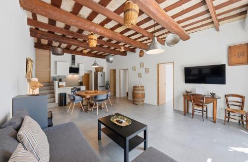 Saint-Bauzille-de-Montmel Apartment | Bardelours 2 Pic Saint-Loup Bike Base Terrace