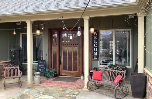 Bartlesville Bed & Breakfast | BarDew Valley Inn