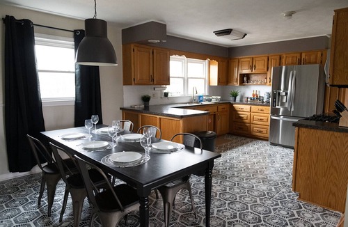 Nazareth House | Bardstown w/Hot Tub & Poker Table