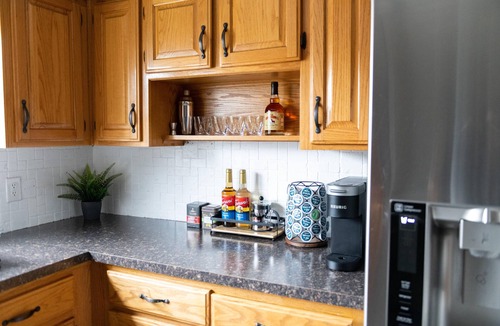 Nazareth House | Bardstown w/Hot Tub & Poker Table