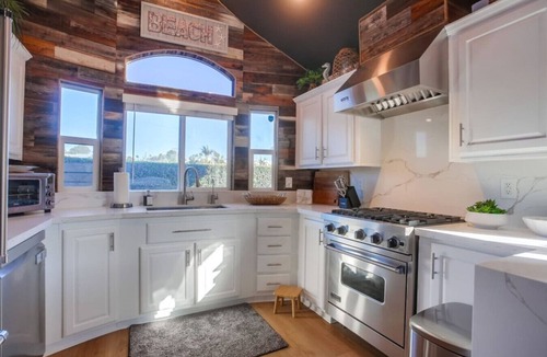 Leucadia House | Barefoot 101 * One Block to Beach * 2 Bed 1 Bath