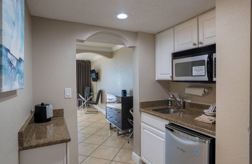 Madeira Beach Hotel | Barefoot Beach Club