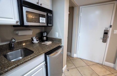 Madeira Beach Hotel | Barefoot Beach Club