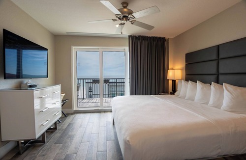 Madeira Beach Hotel | Barefoot Beach Club