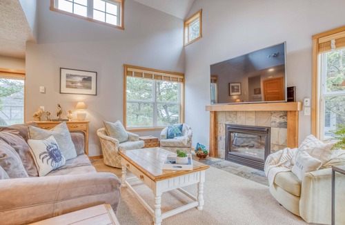 Kiwanda Shores Condo | Barefoot Beach House