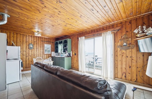 Oscoda Cabin | Barefoot Beach Resort