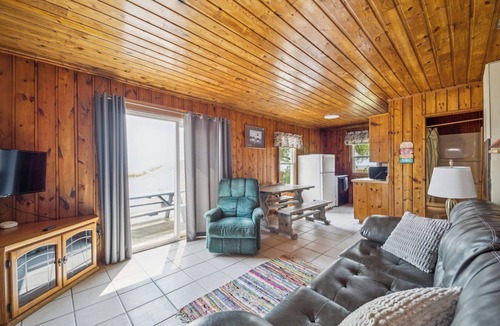 Oscoda Cabin | Barefoot Beach Resort