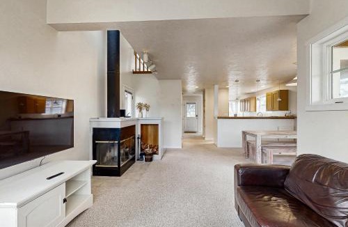 Shorepine Village House | BareFoot Breeze