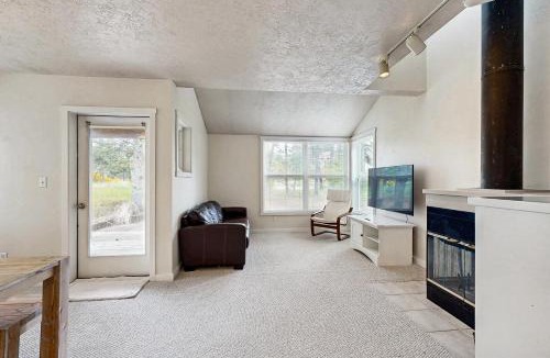 Shorepine Village House | BareFoot Breeze