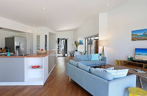 Castaways Beach House | Barefoot Bungalow - Castaways Beach