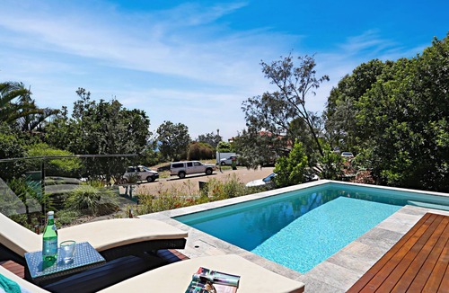 Castaways Beach House | Barefoot Bungalow - Castaways Beach