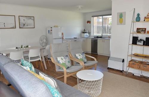 Tomakin House | Barefoot Bungalow managed by Batemans Bay Accom