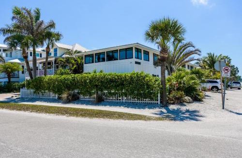 Anna Maria Villa | Barefoot by the Bay at Bayside Bungalow