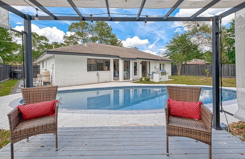 Spring Branch Central House | Barefoot in Spring Branch, Modern Chic Home With Private Pool, Gourmet Kitchen