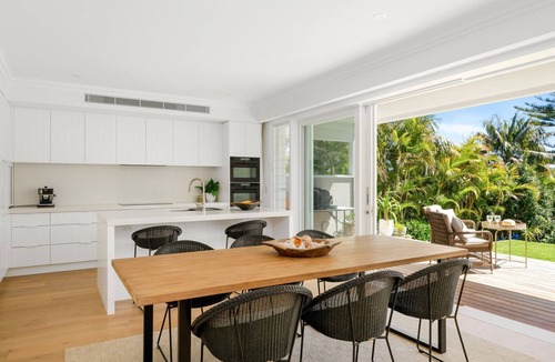 Avalon Beach House | Barefoot Lux Avalon Beach by TCC