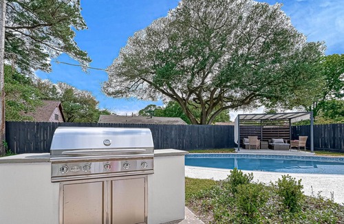 Spring Branch Central House | Barefoot - Modern, Private Pool in Spring Branch