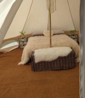 Hever Other | Barefoot Retreats