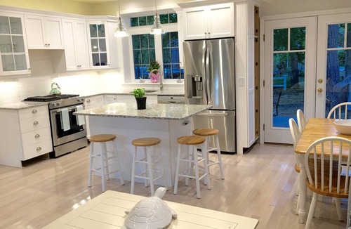 Hyannis House | Barefoot Walk to Beaches Extended Family Friendly Fast WiFi Pet Friendly